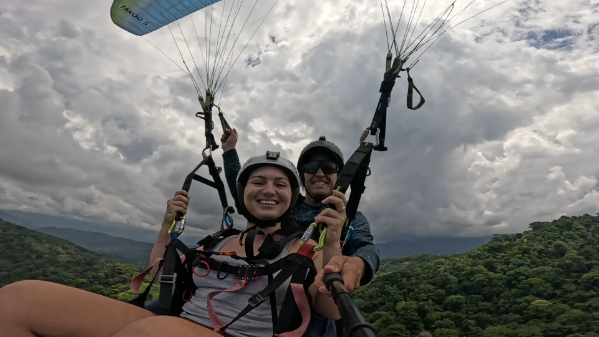 Vuelo en parapente sobre Costa Rica, Central America